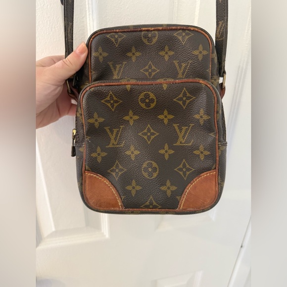 LOUIS VUITTON Monogram Amazone Vintage Crossbody Bag - Picture 2 of 16